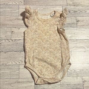 Jamie Kay Forget Me Not Ruffle-Shoulder Short Sleeve Bodysuit Size 3-6 Months